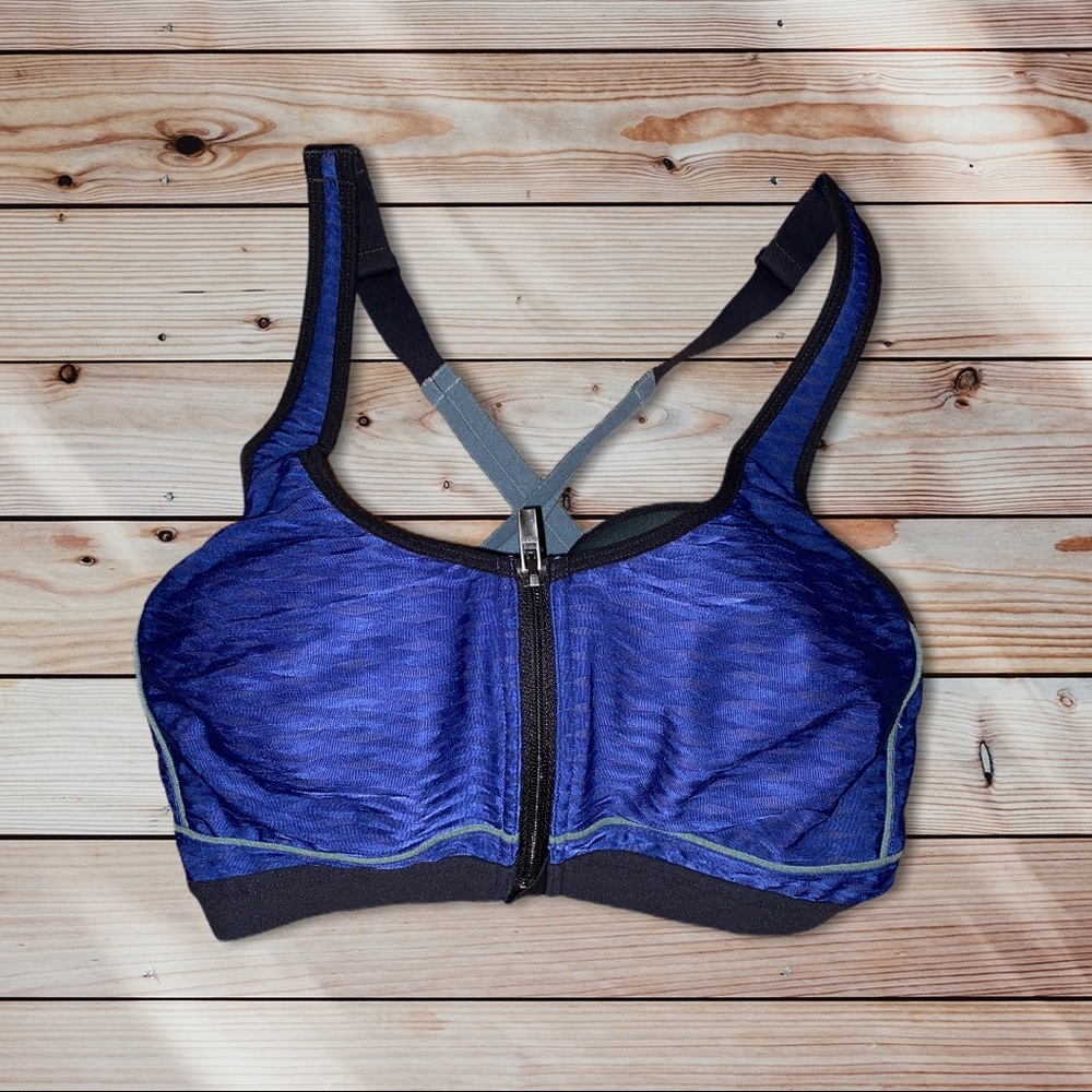 Victoria’s Secret Front Close Sports Bra
